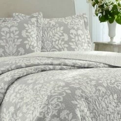New 🧨 Rowland Reversible Quilt Set Gray - Laura Ashley 🎉