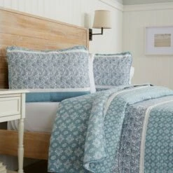Brand new π Great Bay Home Kadi Reversible Paisley Striped Quilt Set Twin Blue π§¨