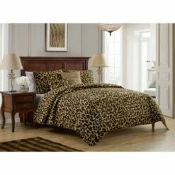 Brand new ✨ Cheetah Reversible Quilt Set - VCNY 💯