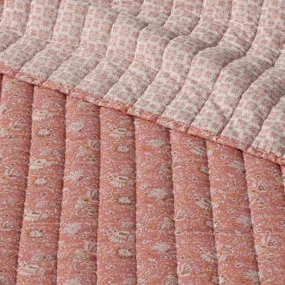 Discount 𧨠Reversible Printed Voile Paisley Quilt - Threshold⢠â 6 Discount 𧨠Reversible Printed Voile Paisley Quilt - Threshold⢠â - Image 4