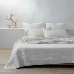 Cheap ✨ Heavyweight Linen Blend Quilt - Casaluna™ White 😍