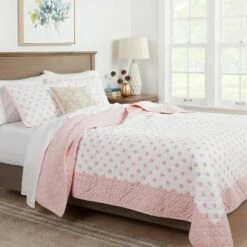 Brand new 😀 Printed Family-Friendly Warm Block Print Quilt Warm - Threshold™ 🎁